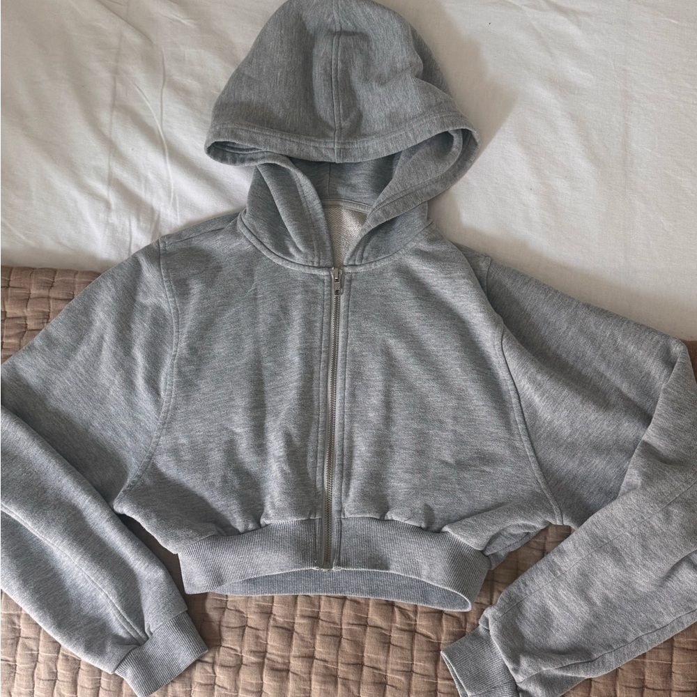 ALO Yoga cropped Heather Gray Sweatshirt with Logo Patch S